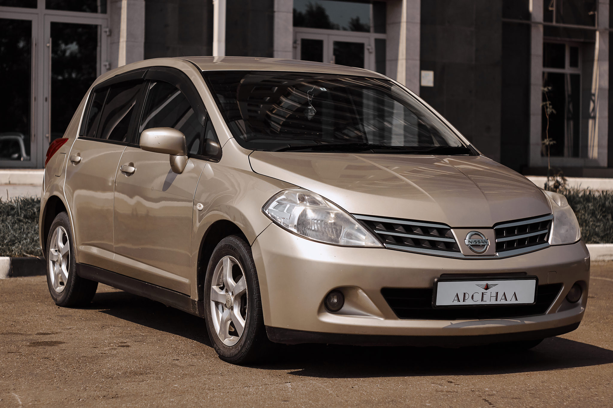 Nissan Tiida gold | ARSENAL